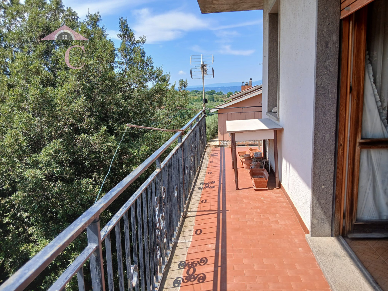 primo piano con terrazza panoramica garage e giardino 1.png